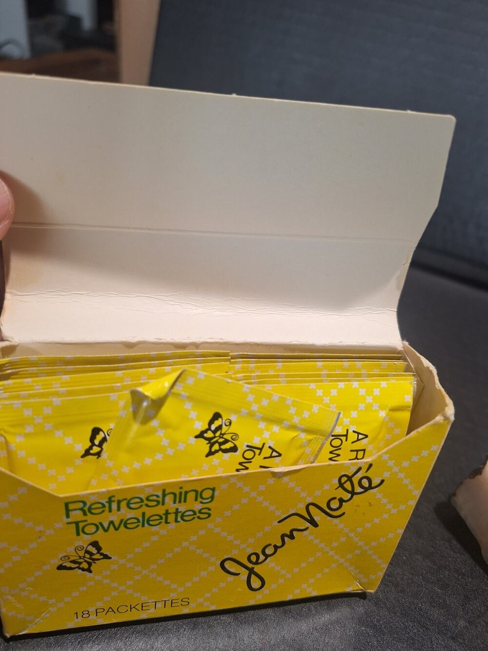 Vintage Jean Naté Refreshing Towelettes 12 Sealed Packettes Charles of the Ritz
